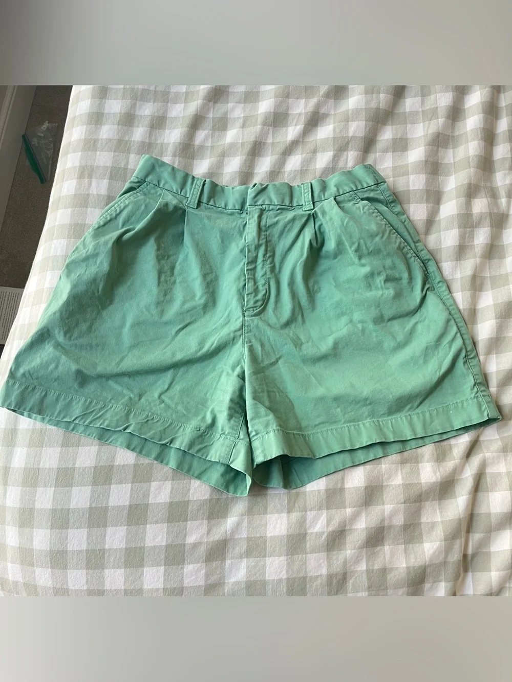 Gap Women's High Rise Pleated Khaki Shorts Mineral Green